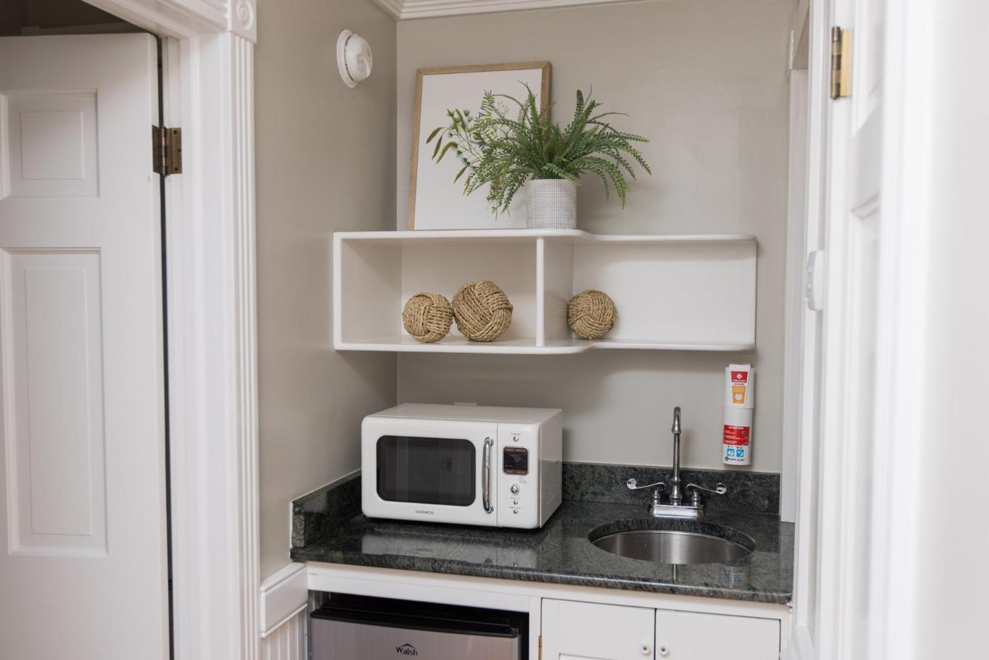 The Burrus House Inn Waterfront Suites Manteo Quarto foto