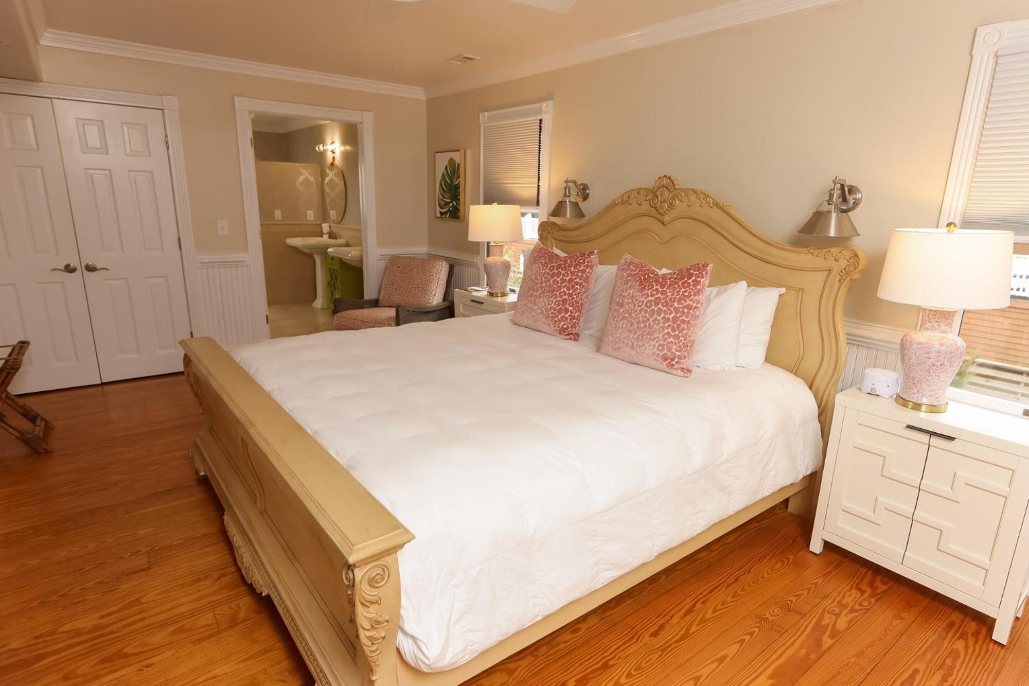 The Burrus House Inn Waterfront Suites Manteo Quarto foto