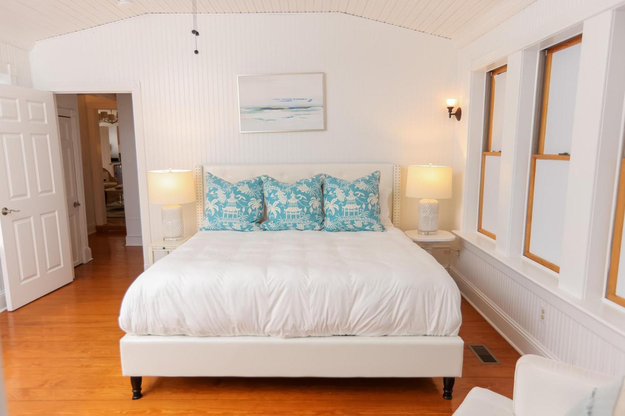 The Burrus House Inn Waterfront Suites Manteo Quarto foto